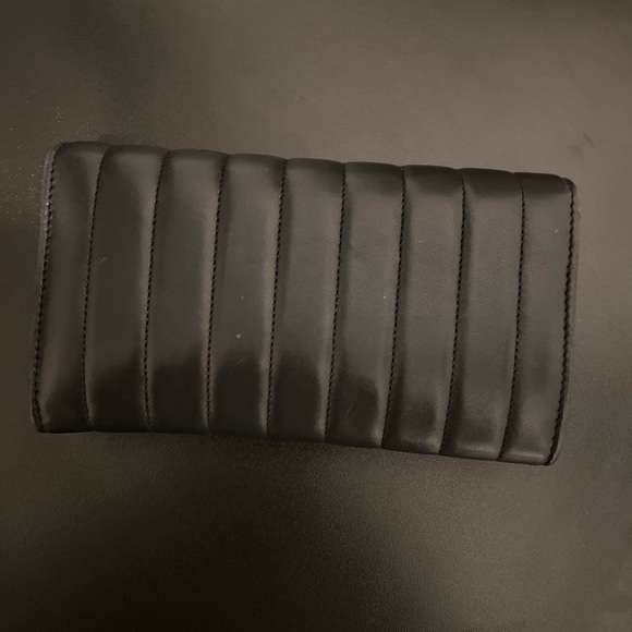 Yves Saint Laurent Vicky Quilted Large Wallet - Picture 4 of 15